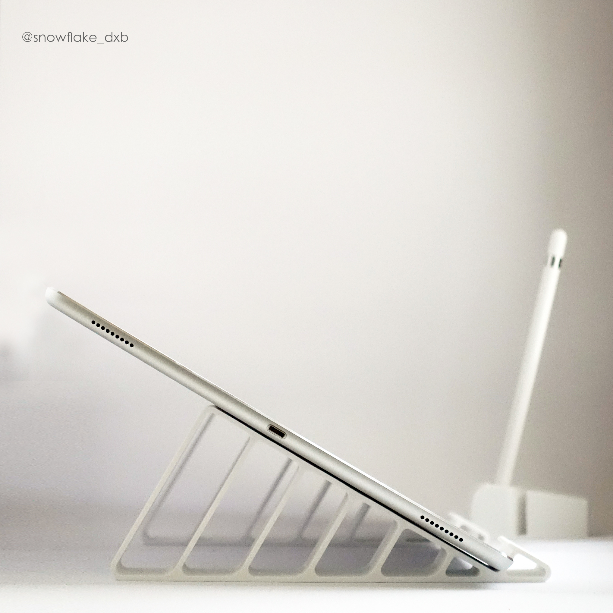 STL file iDraft Drafting stand for Ipadpro and Microsoft Surface・Model to download and 3D